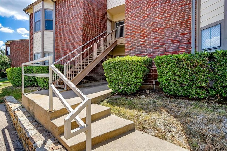 Move-in ready 2-bedroom 2-bath Condominium in a private gated complex. Great location minutes from TCOM, TCU, Lockheed, 7th, and Downtown. Convenient location behind Central Market. Living room with entrance to a balcony overlooking swimming pools! Perfect for roommates, the bedrooms and bath are split, with the kitchen and living area as a common area. Large master bedroom with a walk-in closet. 2nd bedroom has a sliding door to access the balcony. Fresh paint. Easy access to everything. Must see to appreciate.