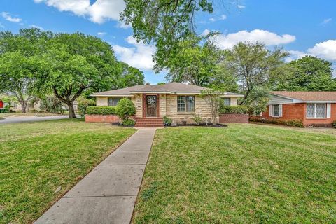 Photo of 3917 Morrow Avenue, Waco, TX 76710 (MLS # 21204100)