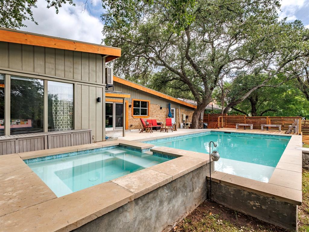 105 Lakeview Court
