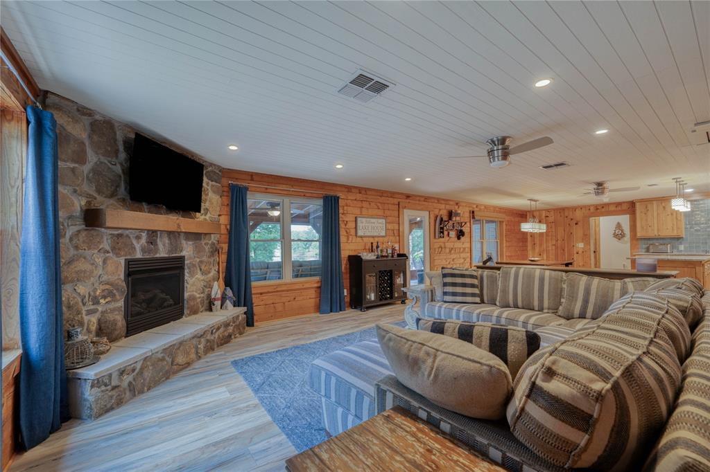 16 County Road 2131