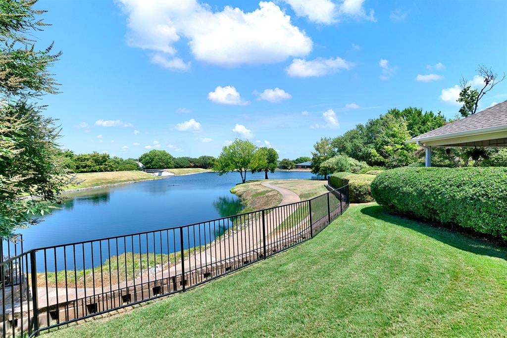 5221 MARINERS Drive