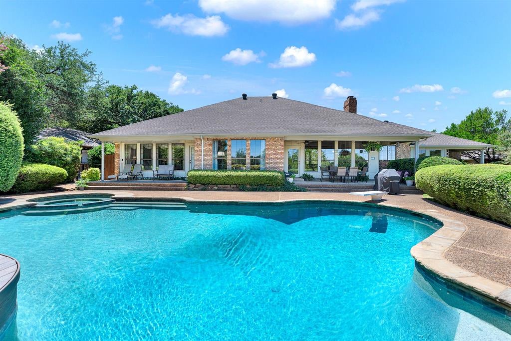 5221 MARINERS Drive