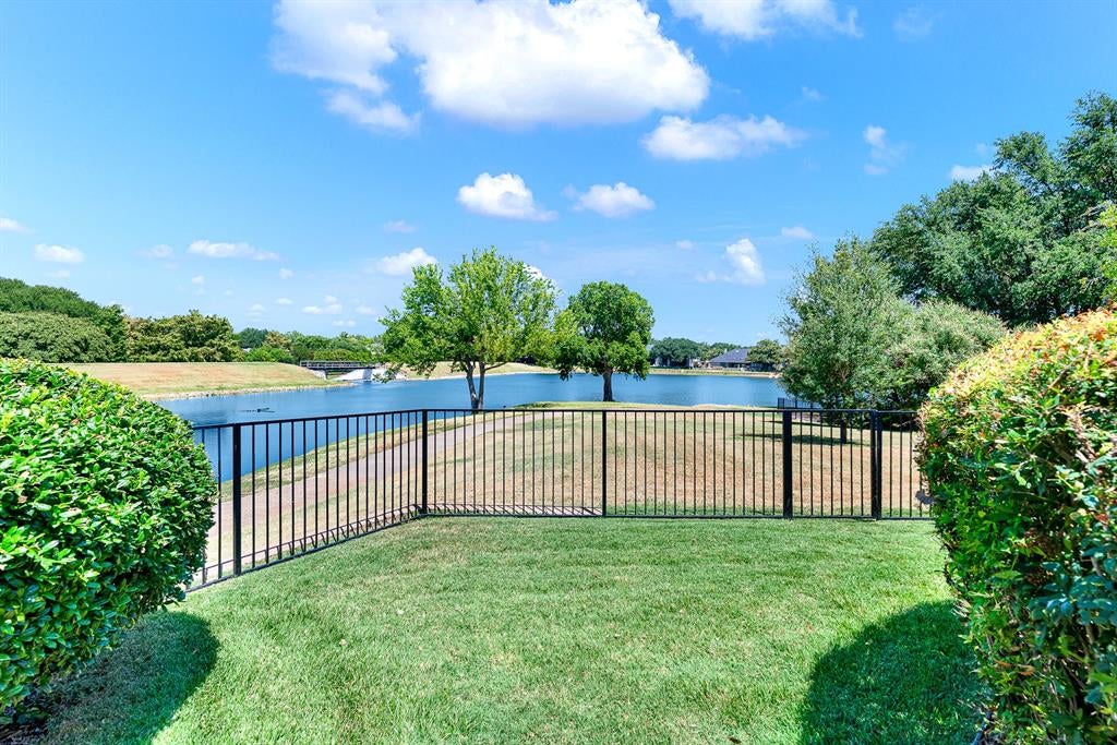 5221 MARINERS Drive