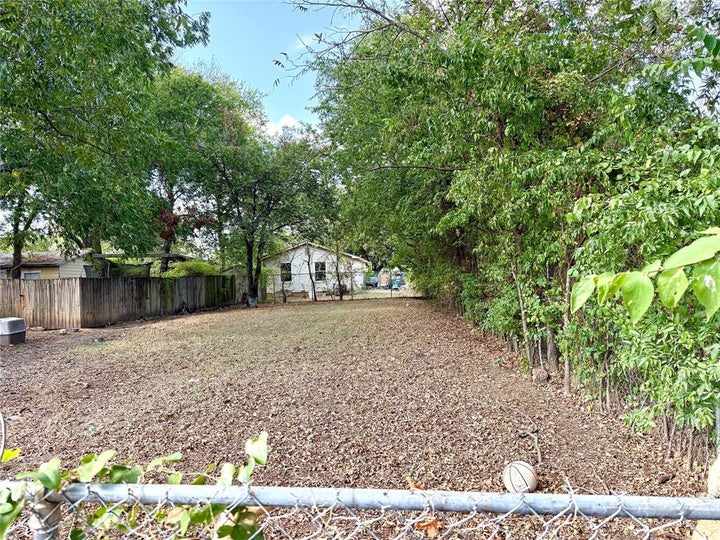 Photo 1 of 2 — 307 Robbins Street, Cleburne, TX 76031