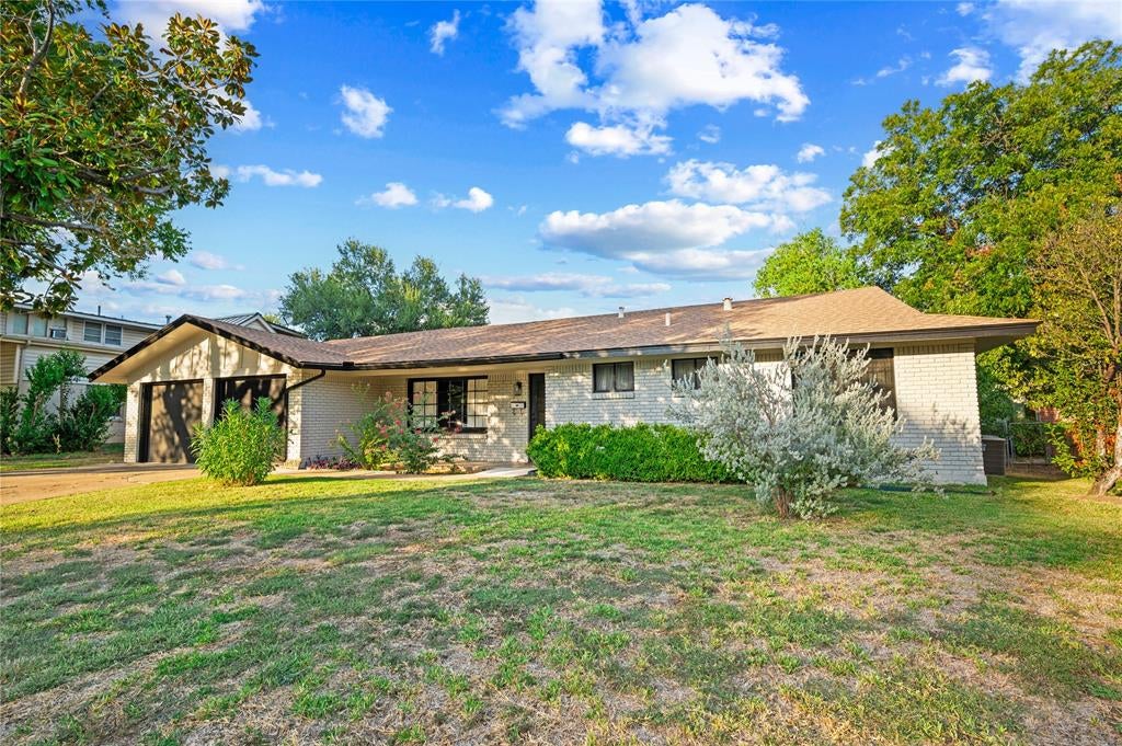 Photo of 6920 Valhalla Road, Fort Worth, TX 76116 (MLS # 21391752)