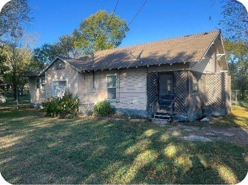 Photo of 403 E Broad Street, Forney, TX 75126 (MLS # 21240746)
