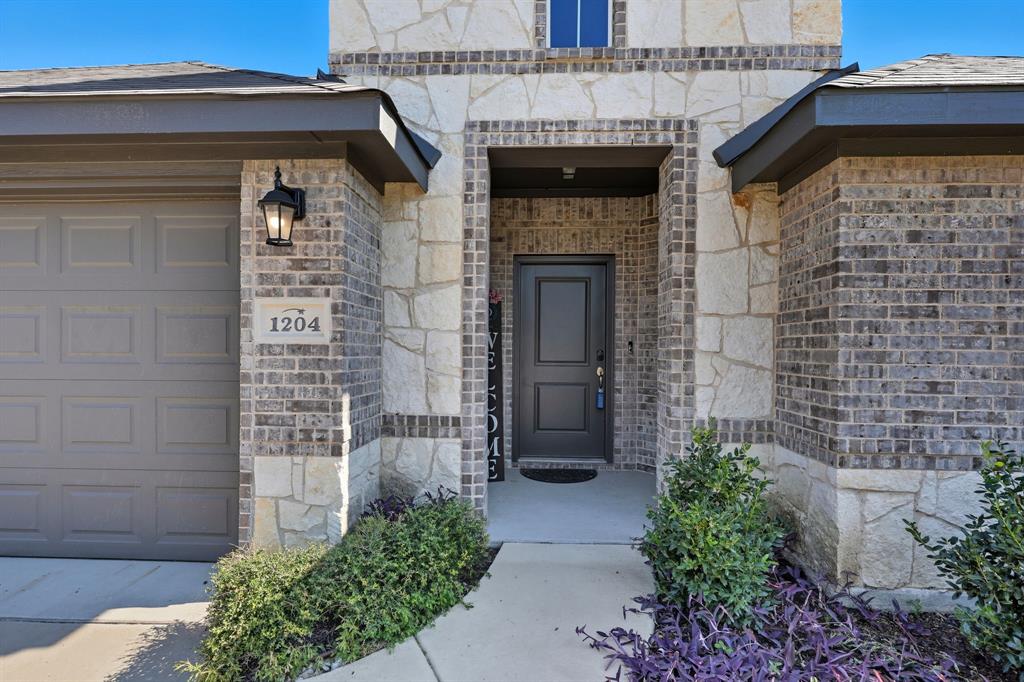 1204 Queens Brook Lane