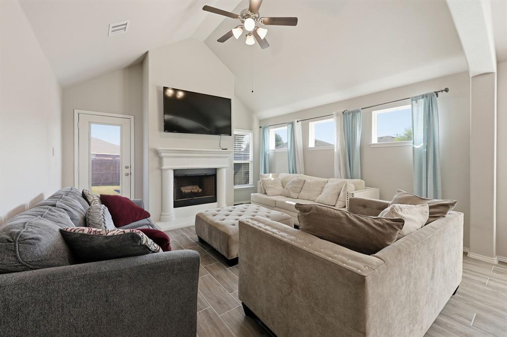 1204 Queens Brook Lane