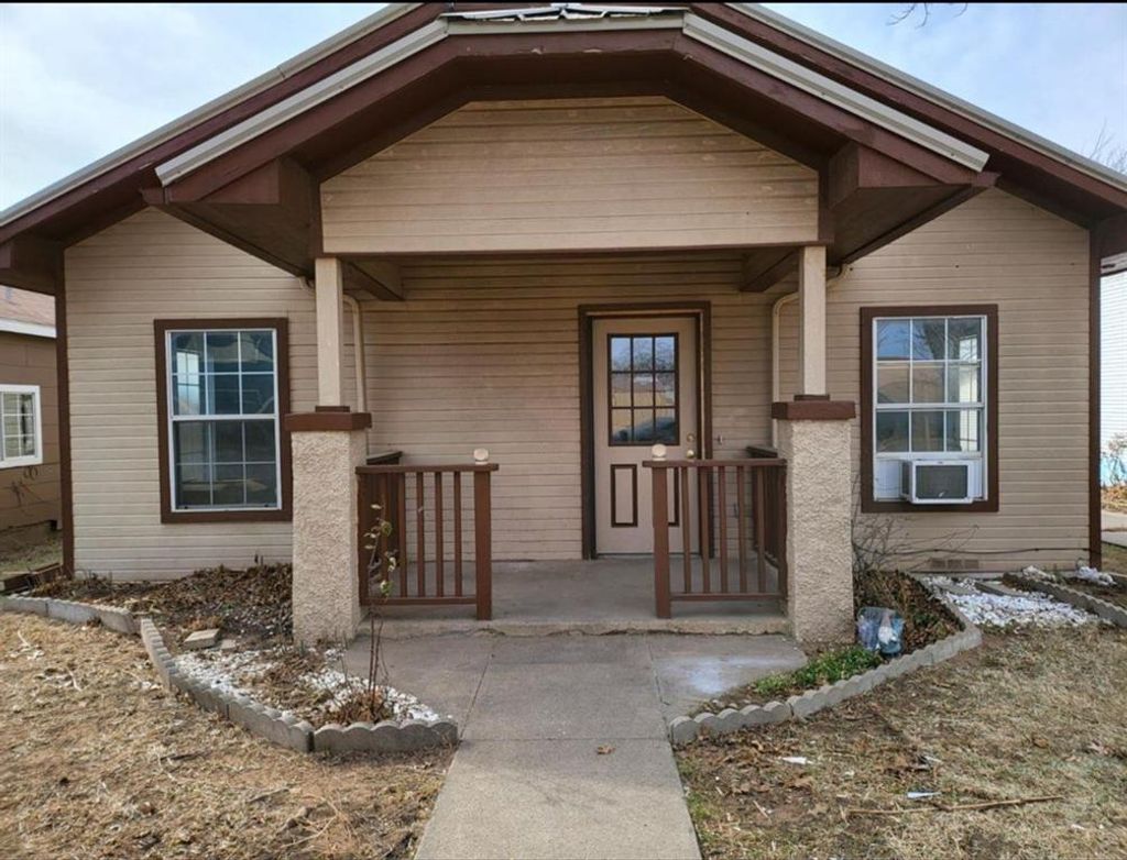 Photo of 411 Cooke Street, Nocona, TX 76255 (MLS # 21320586)