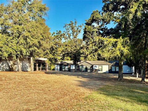 Photo of 18080 Henderson Ln Ln, Mabank, TX 75156 (MLS # 21092237)