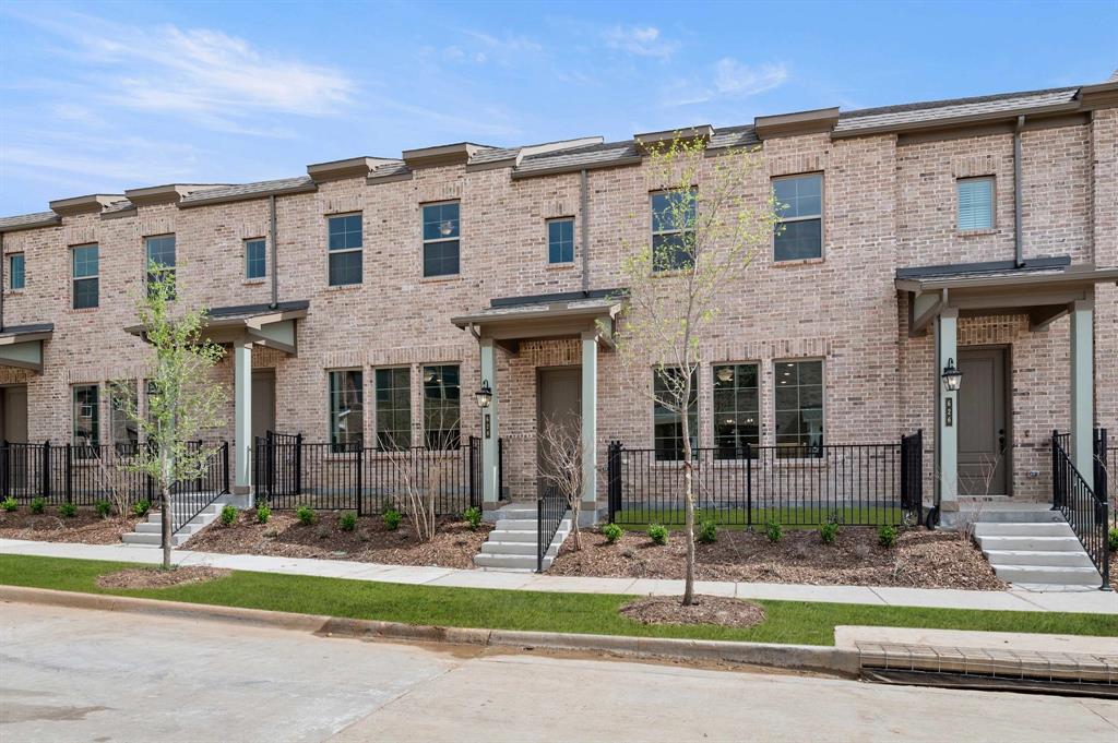 628 Redwood Way