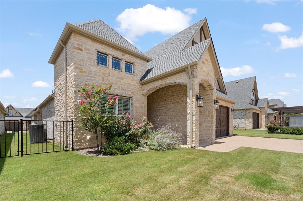 2407 Vineyard Drive