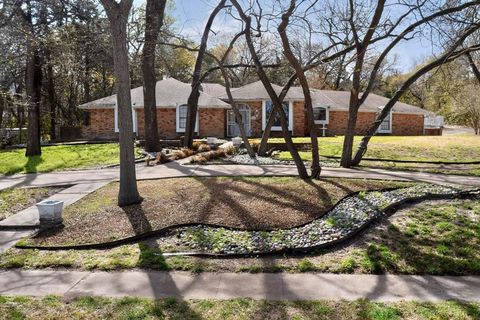 266 N Creekwood Drive Lancaster TX 75146