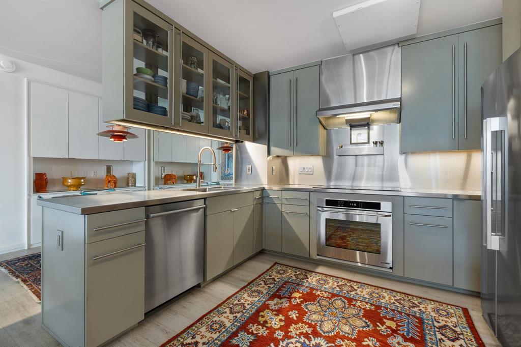 Park Towers Condominiums - Residential