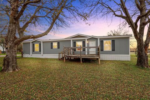 A home in Mineral Wells