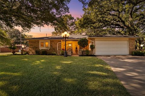 3905 Firethorn Drive Arlington TX 76017