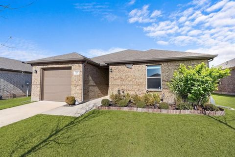 Photo of 1406 Waverley Drive, Greenville, TX 75402 (MLS # 21144819)