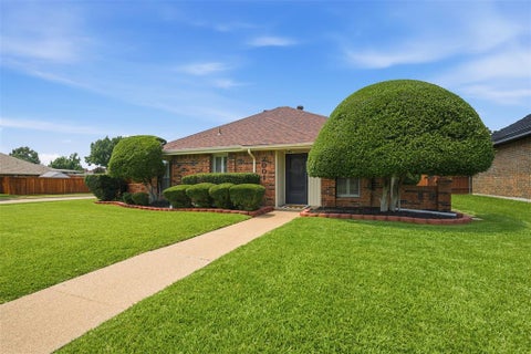 Photo of 2001 Espinosa Drive, Carrollton, TX 75010 (MLS # 21309551)