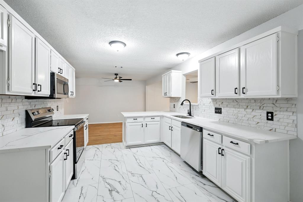 712 Greenleaf Drive