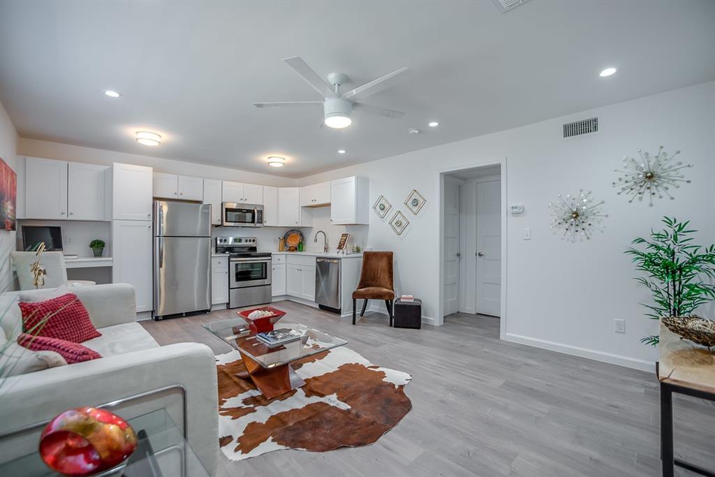 1809 Bennett Avenue 206