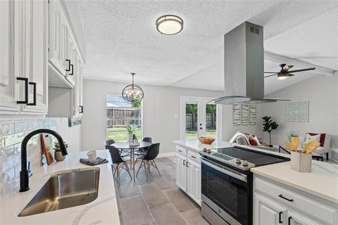 805 W Embercrest Drive Arlington TX 76017