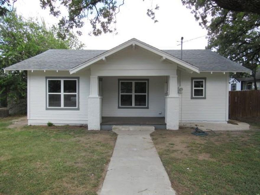 Very nice recently remodeled 2BR, 1B home.  Recently painted inside and out, new roof, new double pane windows throughout the house, new water heater with splitter A-C units installed.   Some rooms have the original hardwood floors and new laminate flooring has been added in additional rooms.  Entry from the back alley to access a one carport, large completely fenced backyard and a large storage building that was previously a one car garage.
This home is in very good condition and should qualify for a govt. backed loan. Looking for a move-in ready home then this might be the one.
