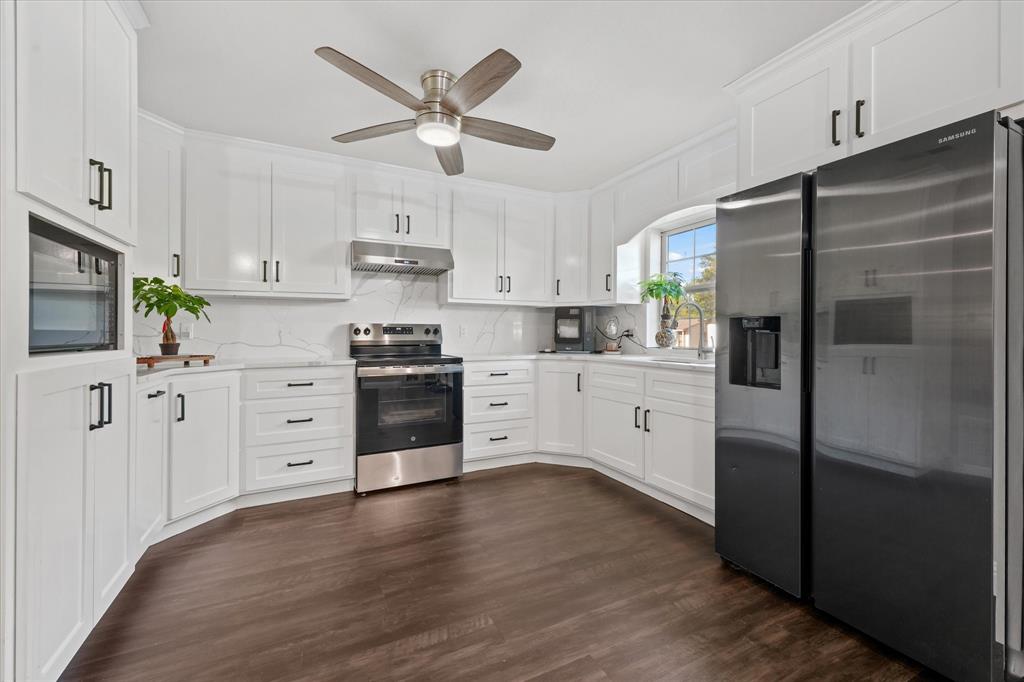 Photo of 1405 Langston Street, Fort Worth, TX 76105 (MLS # 21420128)