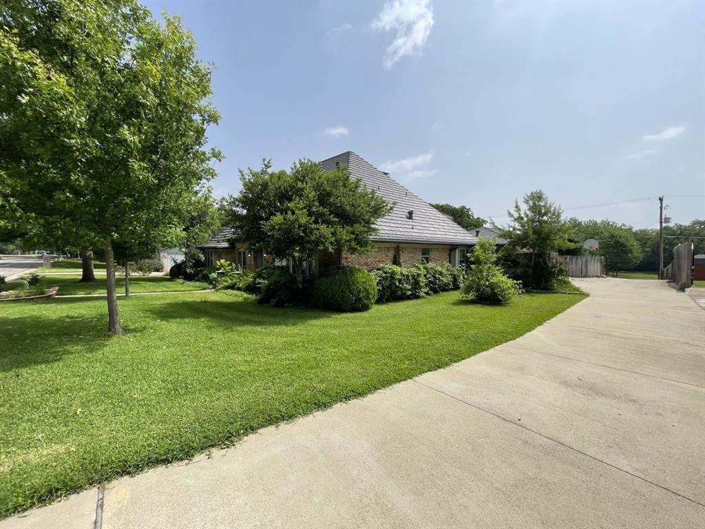 Photo of 3209 Bridlegate Drive, Arlington, TX 76016 (MLS # 21252081)
