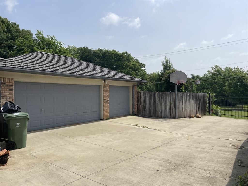 Photo of 3209 Bridlegate Drive, Arlington, TX 76016 (MLS # 21252081)