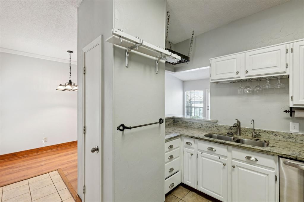 Oaks Of Lakewood Condo - Residential