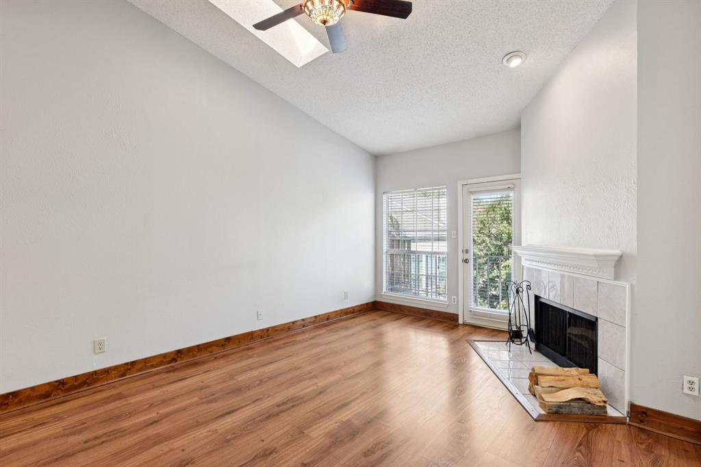 Oaks Of Lakewood Condo - Residential