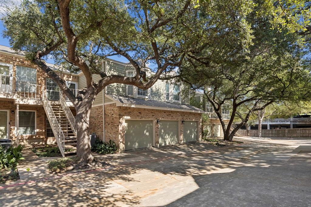 7151 Gaston Avenue 907