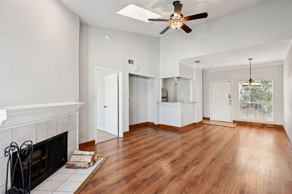 Oaks Of Lakewood Condo - Residential