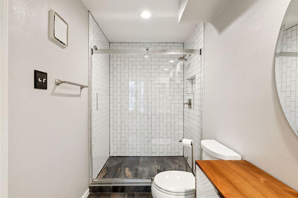 Oaks Of Lakewood Condo - Residential