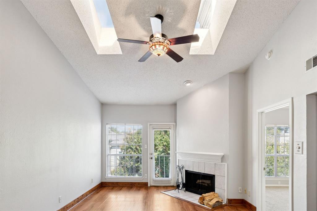 Oaks Of Lakewood Condo - Residential