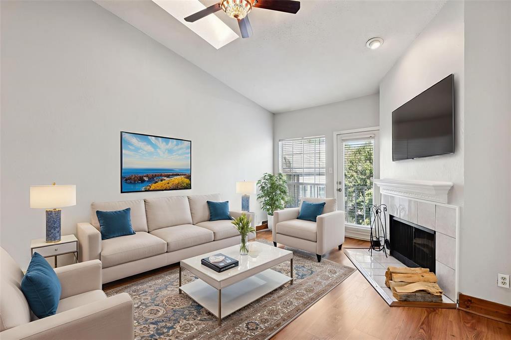 Oaks Of Lakewood Condo - Residential