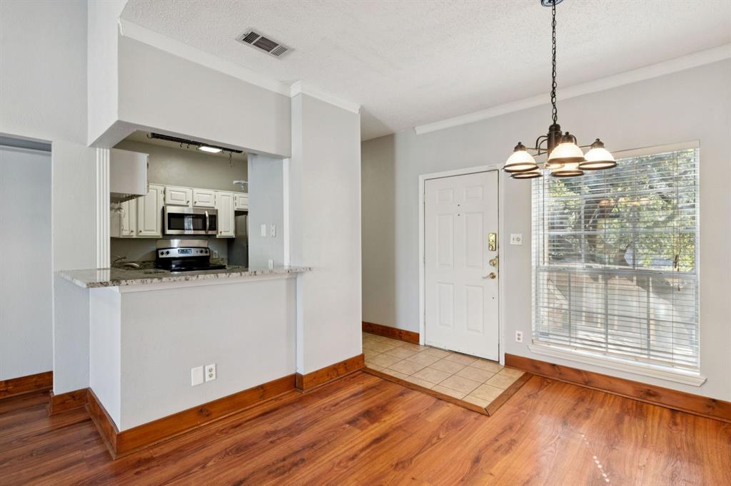 Oaks Of Lakewood Condo - Residential