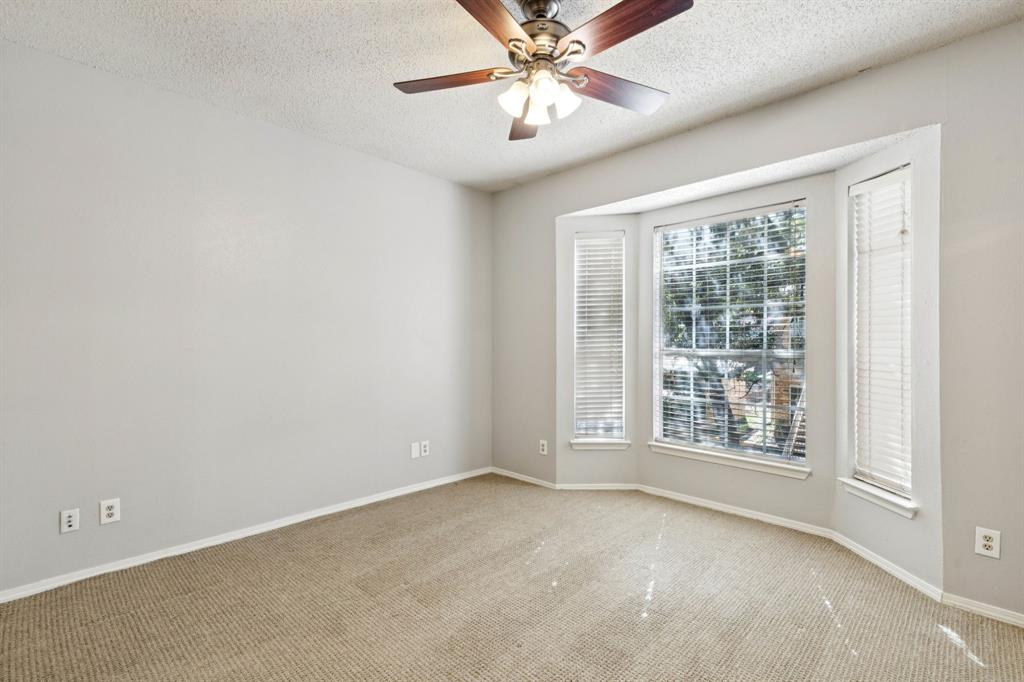 Oaks Of Lakewood Condo - Residential