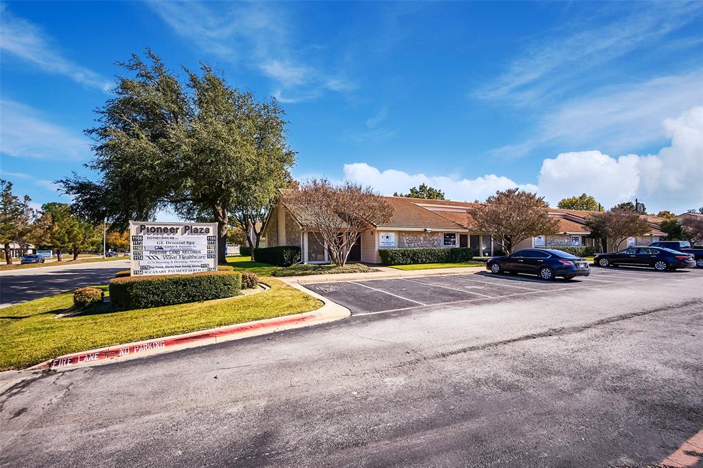 1134 W Pioneer Parkway