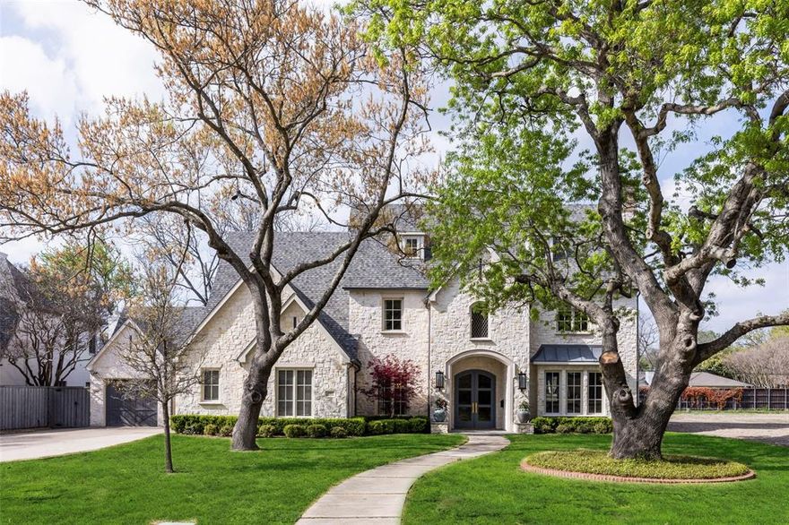 FABULOUS McKenzie home on a 100x180 lot with 5 bedrooms and ensuite baths. Transitional and EXACTLY what every buyer is looking for this Spring! Just over 5,900 square feet with a GORGEOUS Pool and HUGE Backyard, Study, Game Room, 3 Powder Baths and 3 Car Garage! You will LOVE the NEWLY Updated kitchen with double dishwashers, top of the line appliances and walk in pantry that opens up to the Family Room with a Wet Bar, butler's pantry and Beautiful backyard views of the covered back porch with an outdoor fireplace for entertaining and outdoor living. Primary Bedroom & one other bedroom down. Enjoy lots of natural light and great storage in this AMAZING HOME!