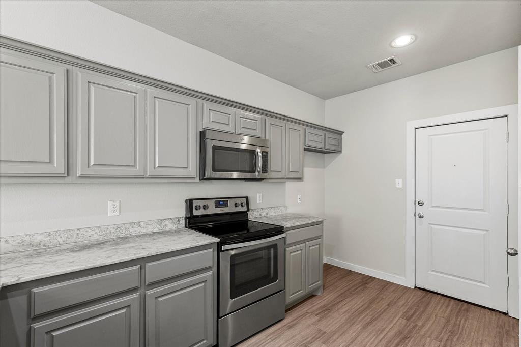 Parkway Village 02 - Residential Lease