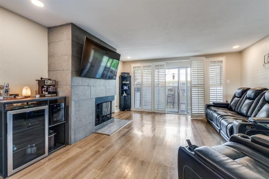 Royal Oaks Condo - Residential
