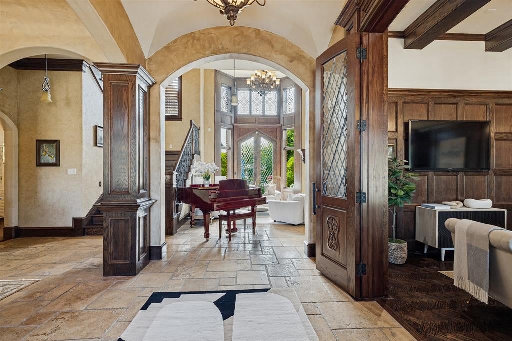 4865 Orchard Park Drive