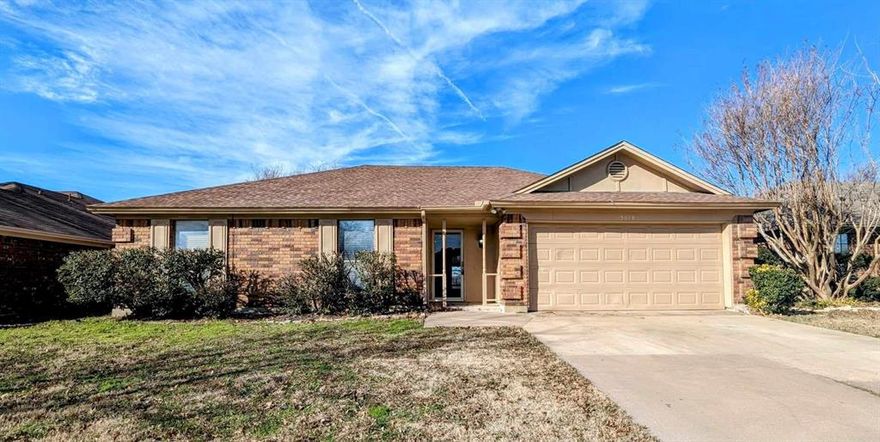 Beautiful 3 bedroom, 2 bathroom home in Arlington ISD! Open floor plan with vinyl plank in common areas and in bedrooms.  Ceramic tile in the kitchen and bathrooms. Large, fenced in backyard with grass and a concrete patio. Nearby to popular shopping mall, restaurants and more! All information contained herein deemed reliable but not guaranteed. Tenant (s) and tenant's agent to verify all information including schools and dimensions.