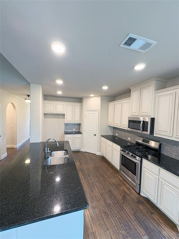 725 Lyndhurst Drive
