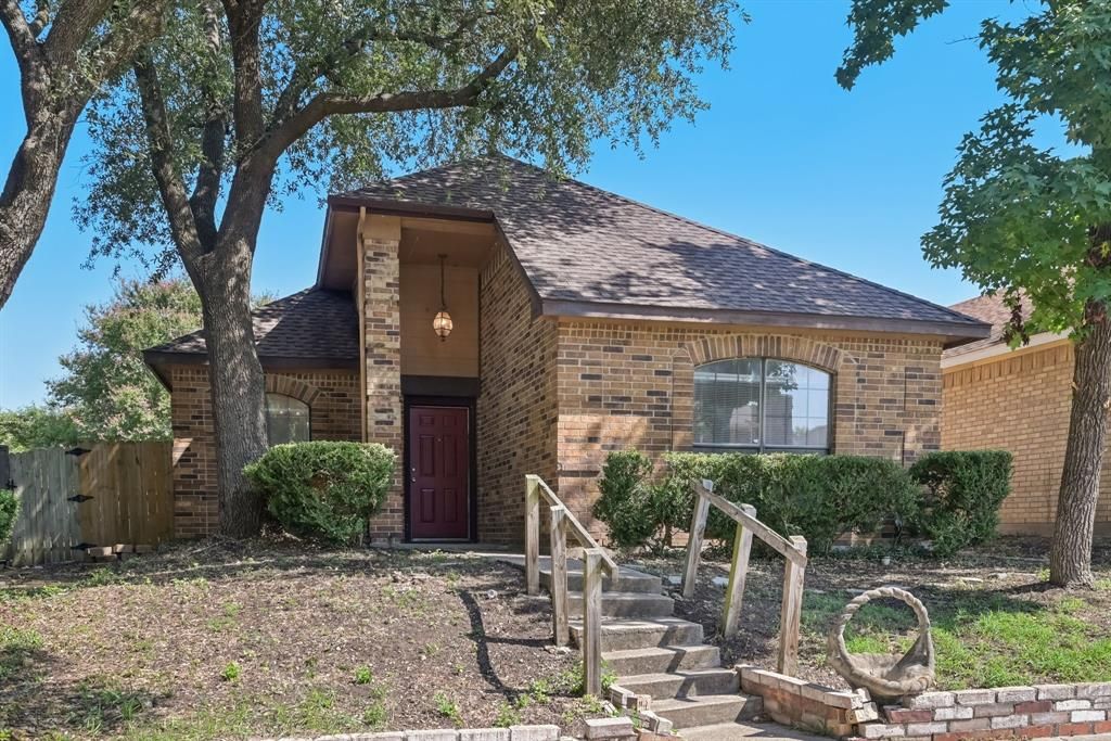 Photo of 1221 Wheatfield Drive, Mesquite, TX 75149 (MLS # 21040645)