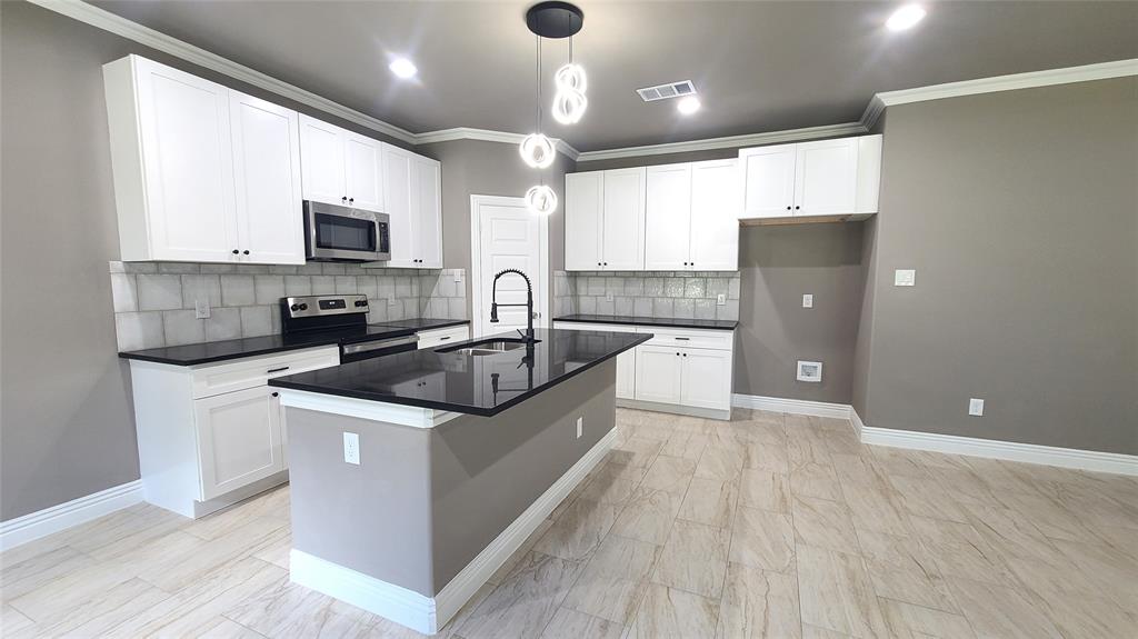 1820 Smoke Tree Lane