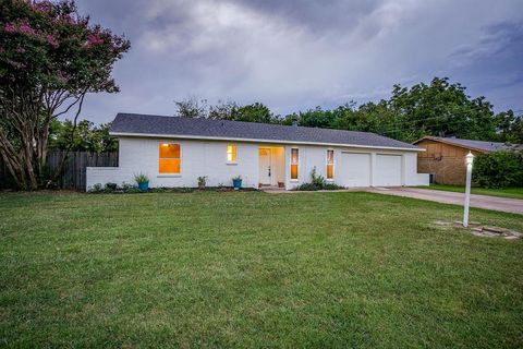 1132 John Reagan Street Benbrook TX 76126