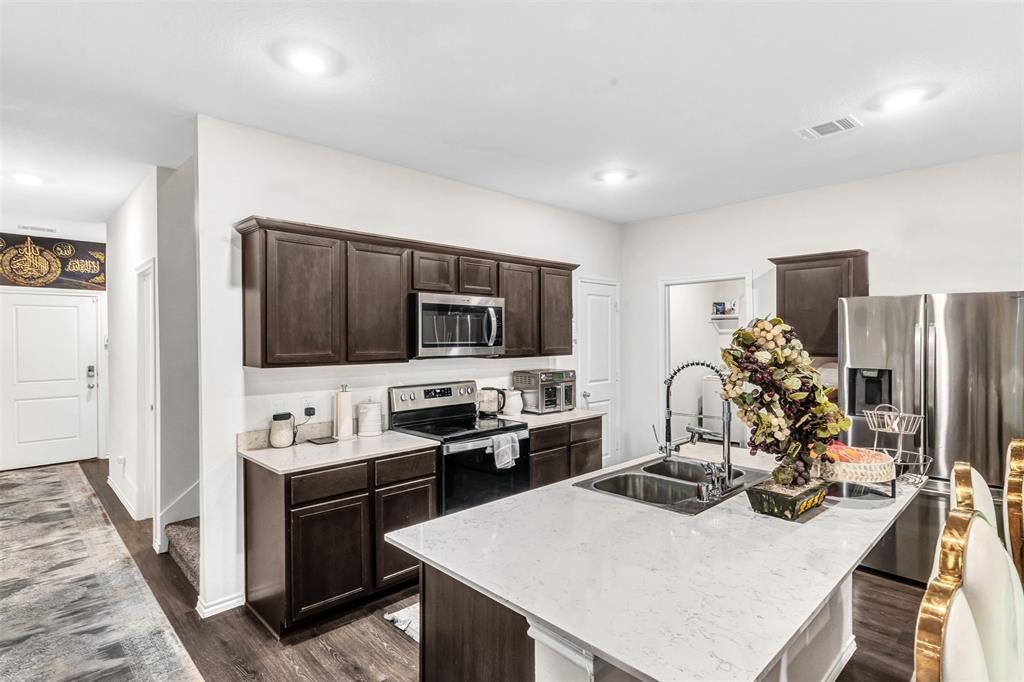 Photo of 3233 Grimaldo Drive, Mesquite, TX 75126 (MLS # 21361898)
