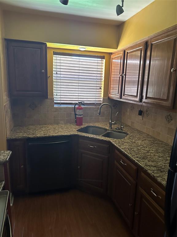 Cloisters Condo The - Residential